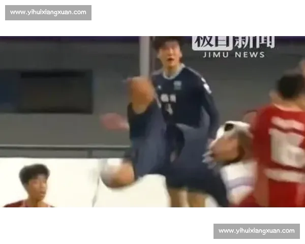 苏超争议一幕!泰州 5 号恶意踹人染红,裁判判罚引球迷集体声讨 苏超争议一幕!泰州 5 号恶意踹人染红,裁判判罚引球迷集体声讨